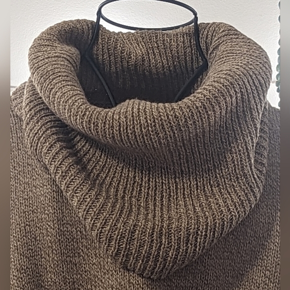 H&M women cowl neck sweater - Picture 2 of 3
